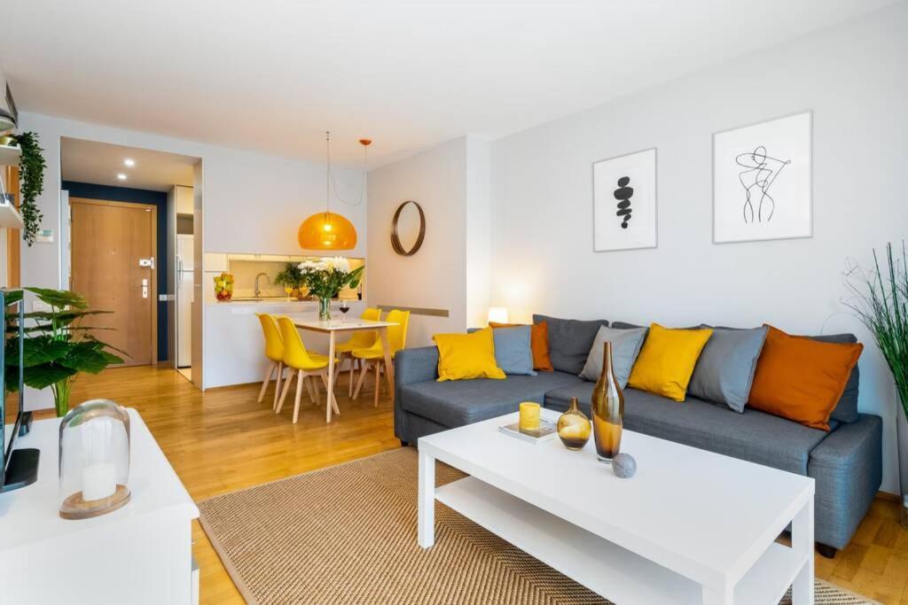 Lodging Apartments Monumumental Free Parking Barcelona Ngoại thất bức ảnh