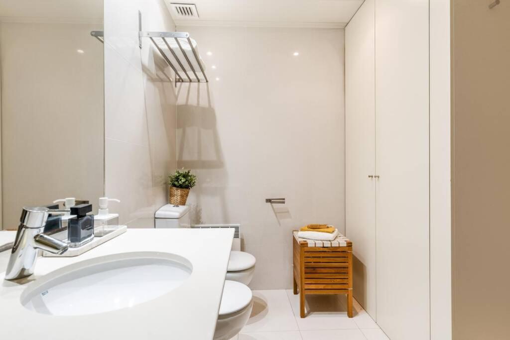 Lodging Apartments Monumumental Free Parking Barcelona Ngoại thất bức ảnh