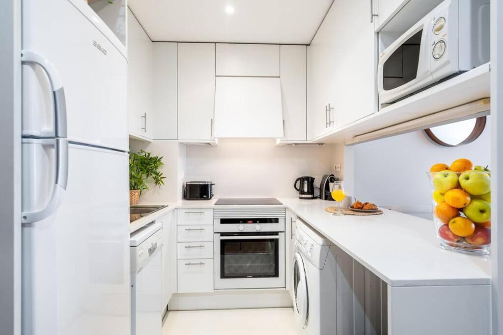 Lodging Apartments Monumumental Free Parking Barcelona Ngoại thất bức ảnh