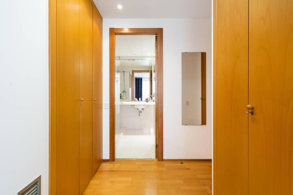 Lodging Apartments Monumumental Free Parking Barcelona Ngoại thất bức ảnh