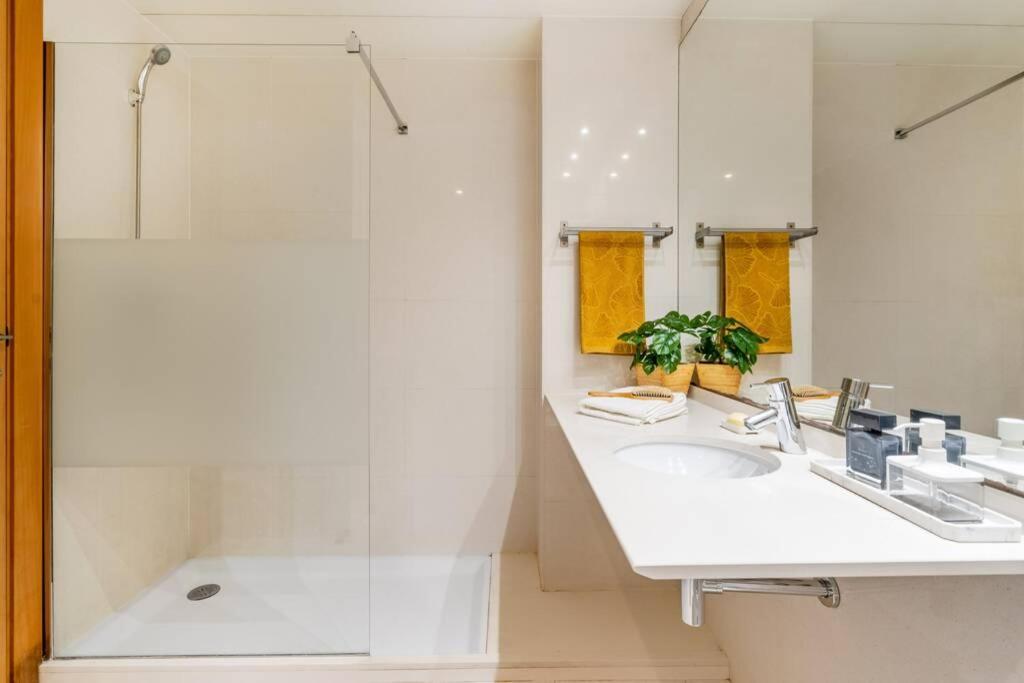 Lodging Apartments Monumumental Free Parking Barcelona Ngoại thất bức ảnh